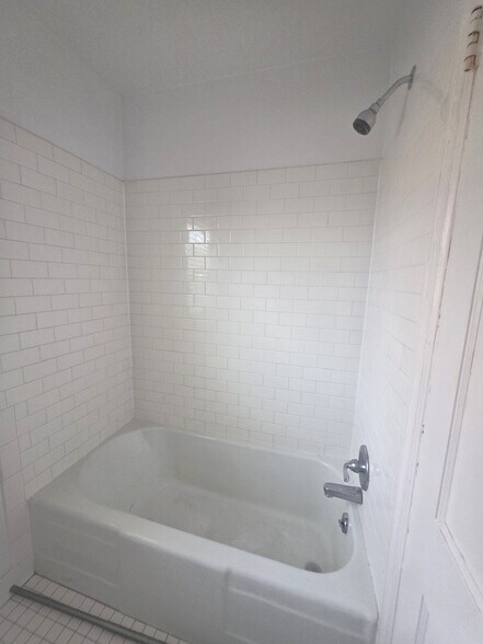 Building Photo - 2056 Bayard Ave