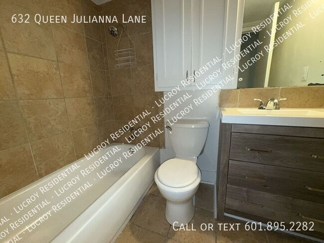 Building Photo - 632 Queen Julianna Ln
