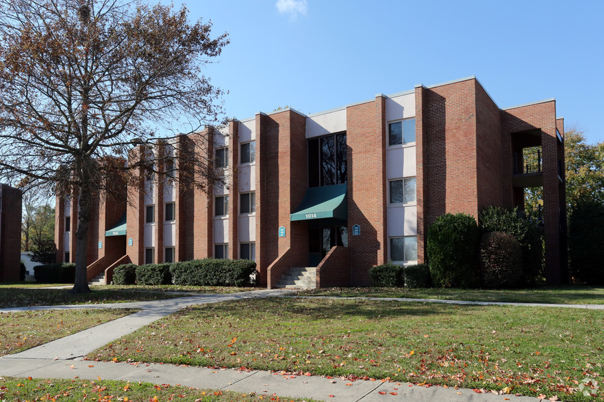 Primary Photo - College Park Apartments