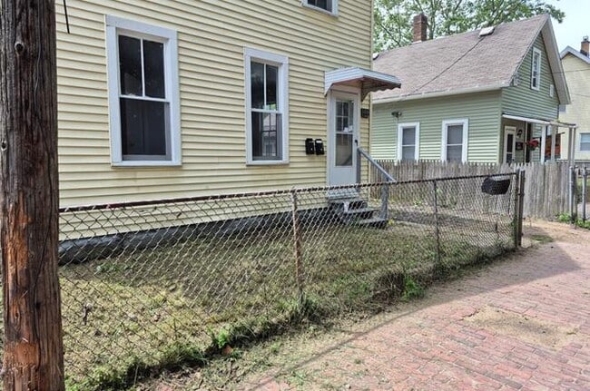 Building Photo - 3124 W 11th Pl