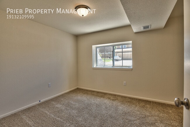 Building Photo - 205 N Ferrel St