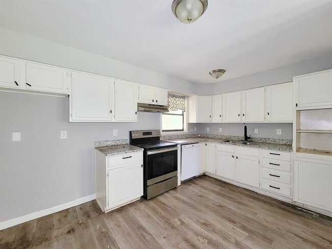 Building Photo - 111 Wisteria St