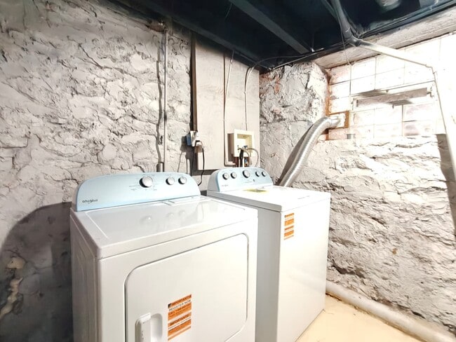 Building Photo - 5949 Addison St