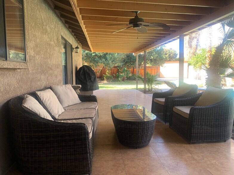 Building Photo - 43550 Carmel Cir