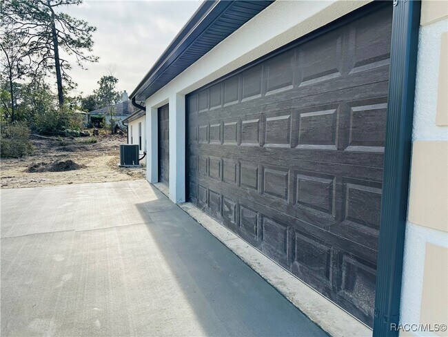 Building Photo - 5780 N Lena Dr