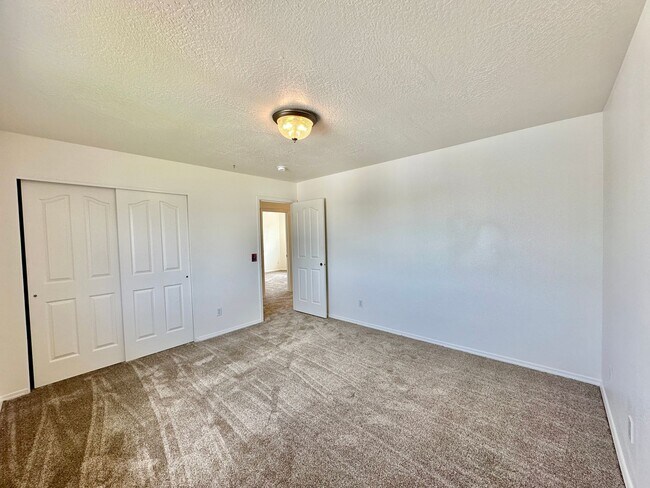 Building Photo - Newly Renovated Expansive Multi story 4 be...