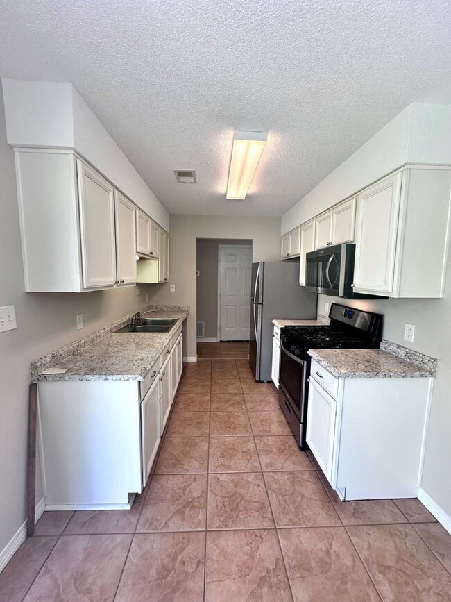 Building Photo - 197 Lola Cir