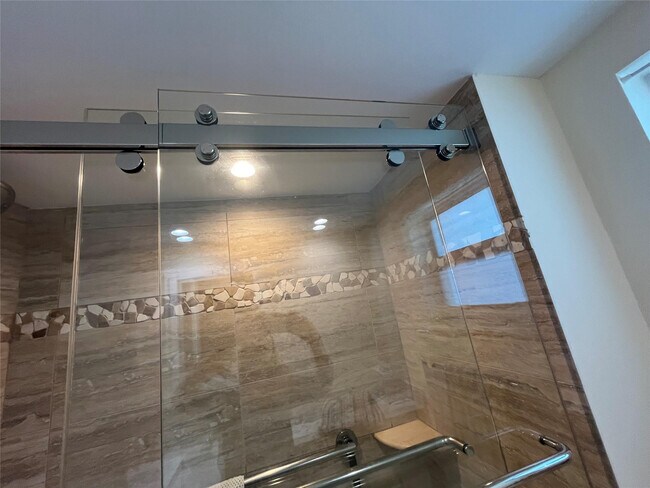 Building Photo - 333 NE 21st Ave