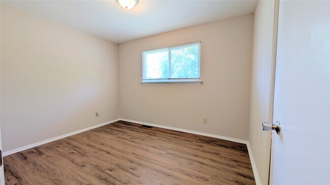 Building Photo - 3356 Clemens Dr