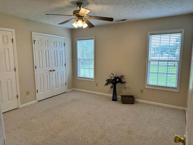 Building Photo - 109 Purple Martin Pl