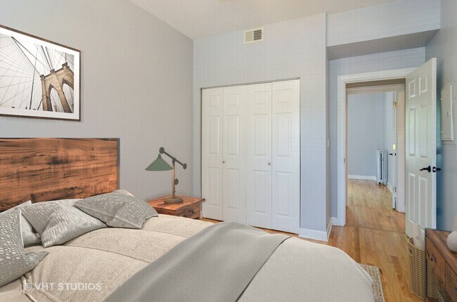 Building Photo - 5003 S Prairie Ave