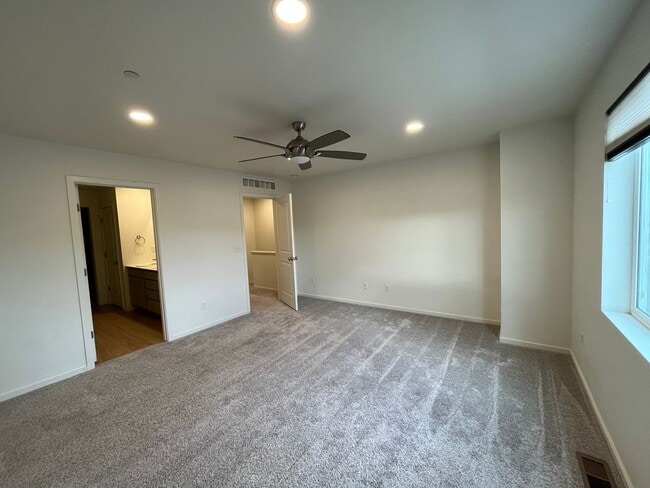 Building Photo - Beautiful Newer Build Townhome in Greeley