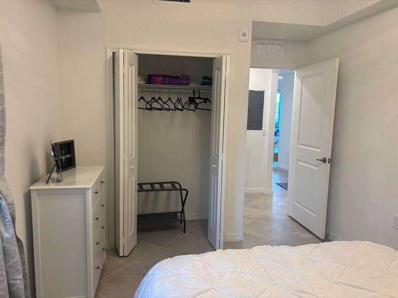 Building Photo - 14151 Heritage Landing Blvd