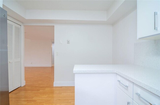 Building Photo - 491 Racquet Club Rd