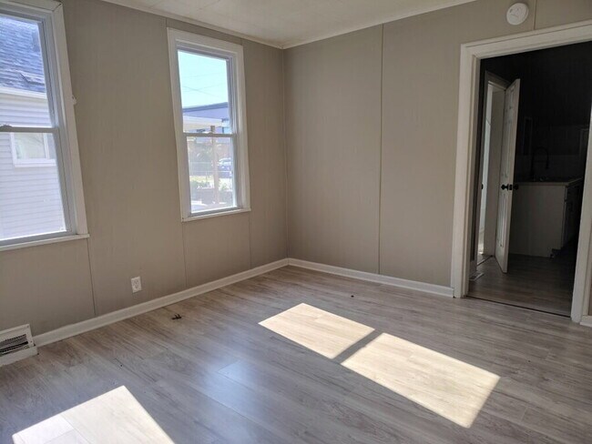 Building Photo - 4212 Apple Ave