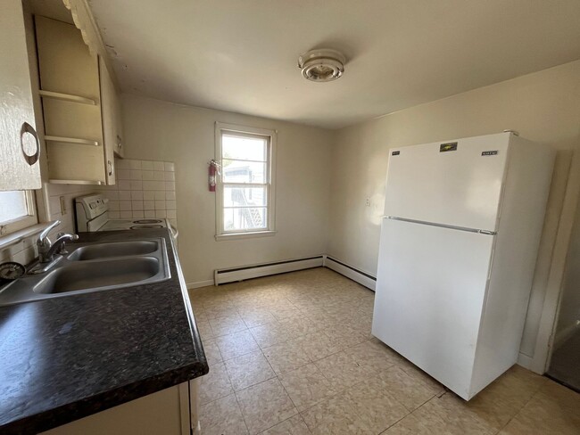 Building Photo - CONTRACT PENDING!! 4 Bedroom, 1 Bath Singl...