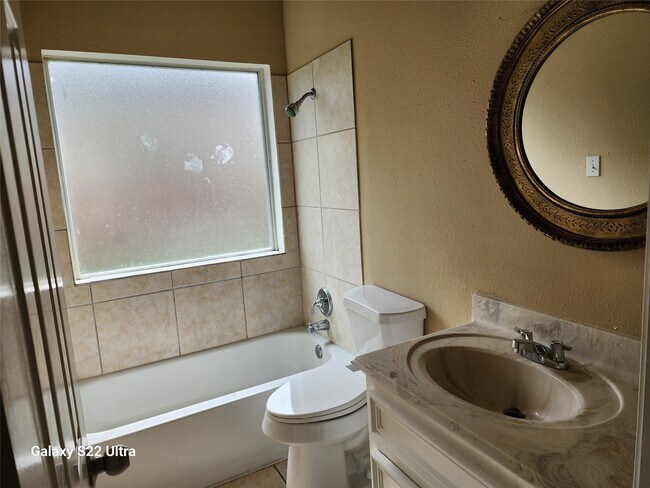 Building Photo - 1926 Wavell St