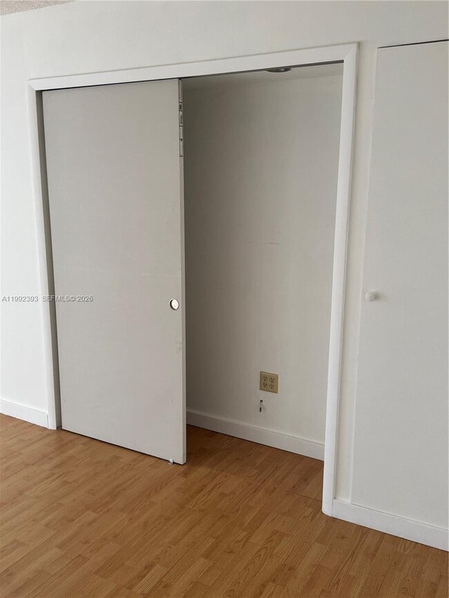 Building Photo - 1811 Sabal Palm Dr