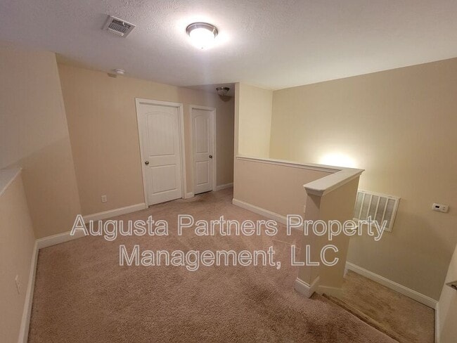 Building Photo - 640 Vista Dr