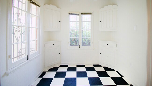 Building Photo - 1055 S Crescent Heights Blvd