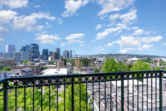 Building Photo - 700 E Denny Way