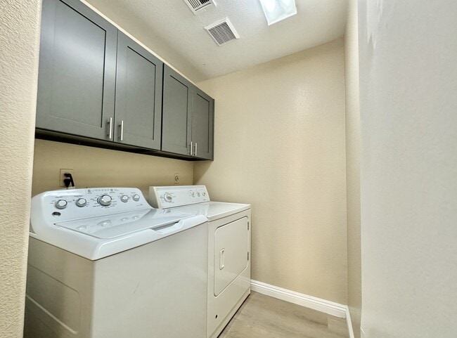 Building Photo - 1009 Torington Dr