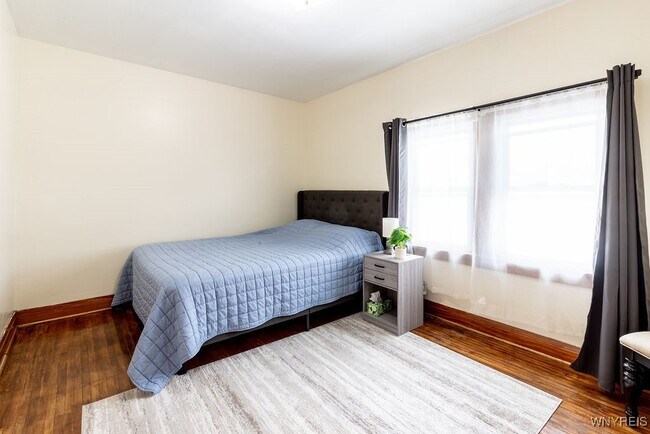 Building Photo - 38 Alexander Ave