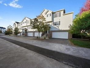 Building Photo - 409 Evergreen Cir