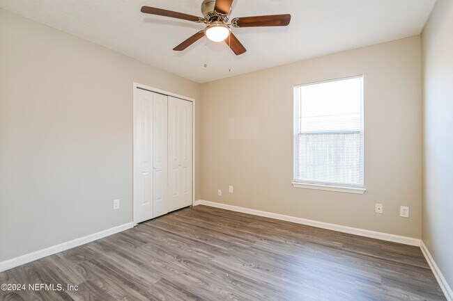 Building Photo - 3399 Charmont Dr