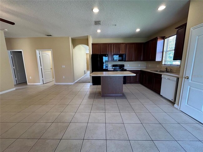Building Photo - 10507 Eastpark Lake Dr