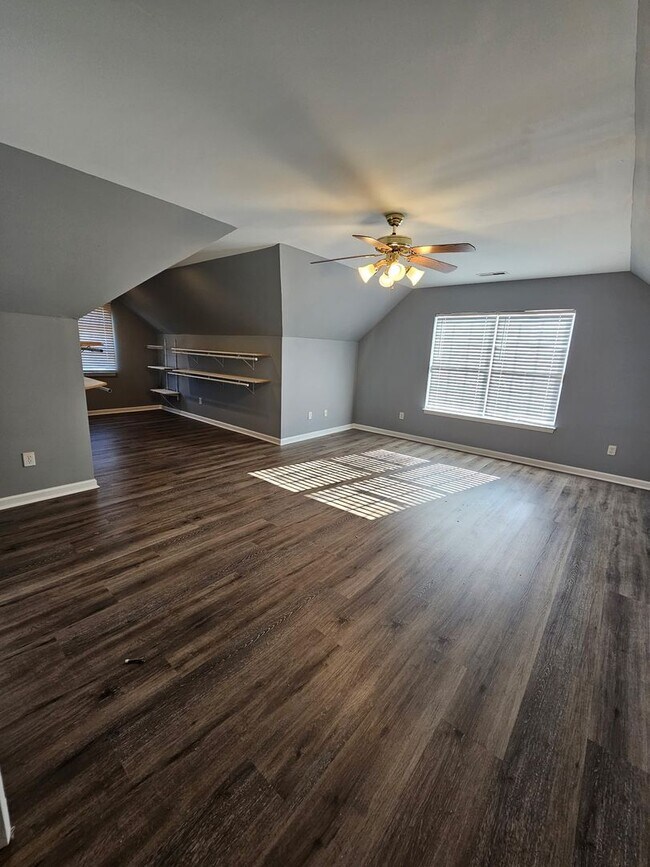 Building Photo - 5 Bedrooms- 3 Bathroom- House in West Rome!