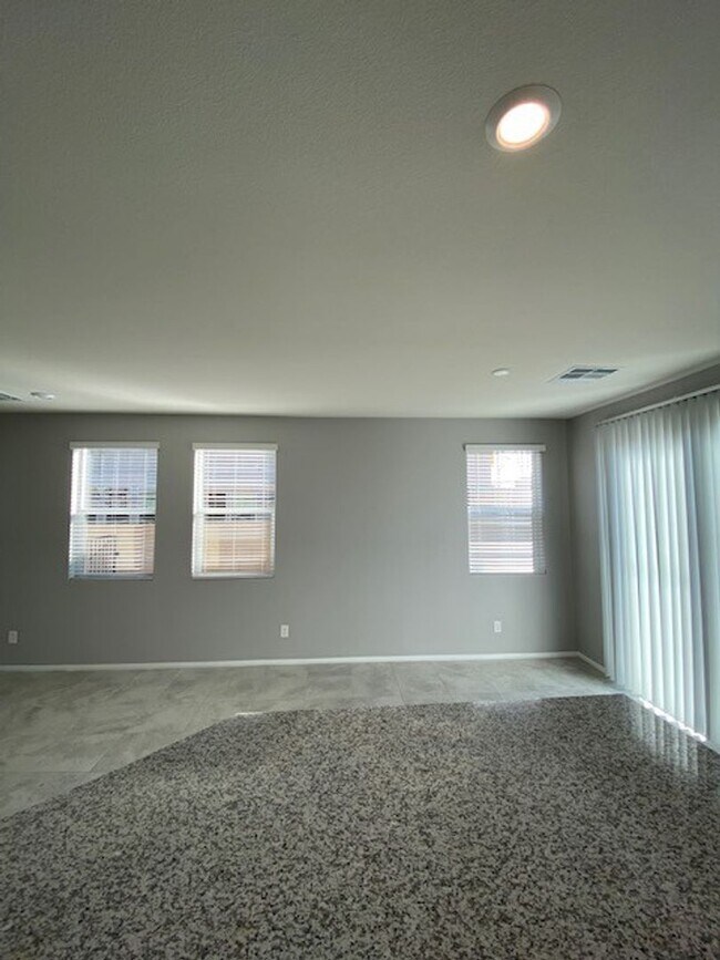 Building Photo - Modern North Las Vegas Townhome with Granite Countertops, Covered Patio & Open-Concept Living