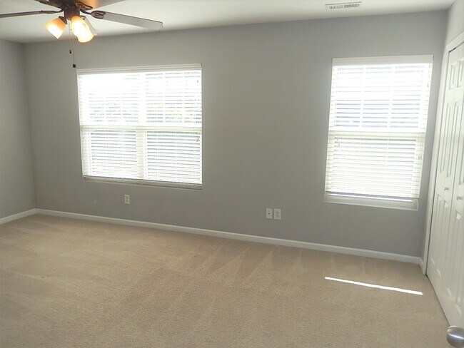 Building Photo - 210 Tallula Ln