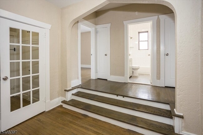 Building Photo - 204 Church St