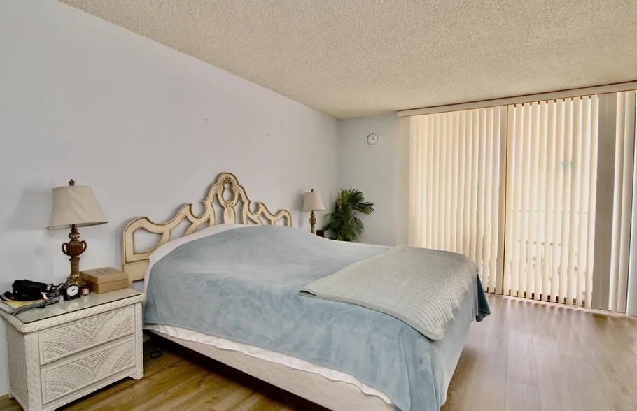 Building Photo - 1860 Ala Moana Blvd