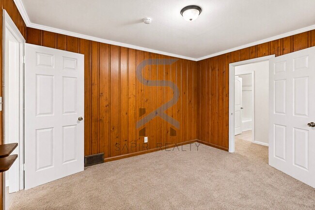 Building Photo - Paws Welcome! Charming 3BR Home in Historic Lithonia