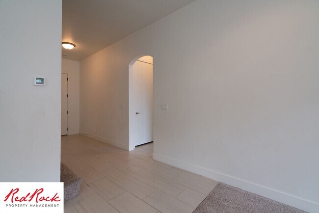 Building Photo - Pet Friendly 4 Bedroom Little Valley Home ...