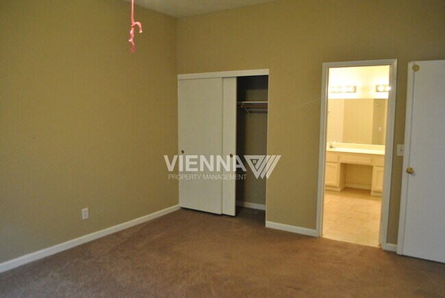 Building Photo - 4073 N Country Dr