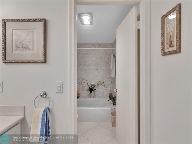 Building Photo - 1150 Hillsboro Mile-