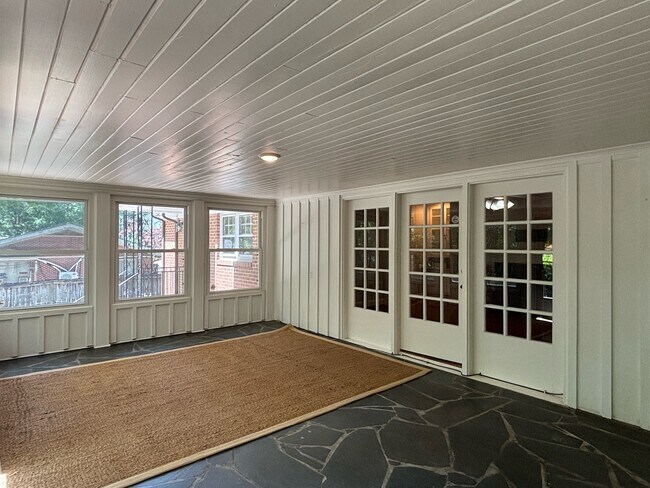 Building Photo - 1513 Raeford Rd