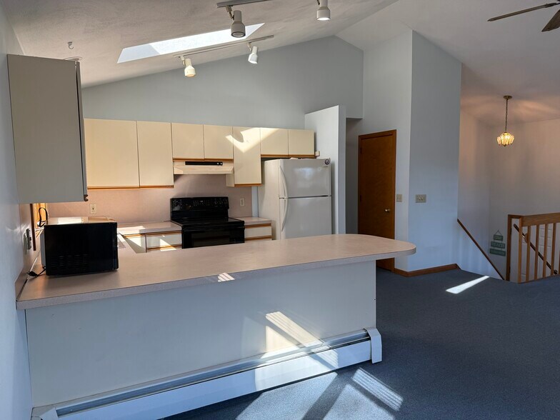 Building Photo - 43 Maywood Rd