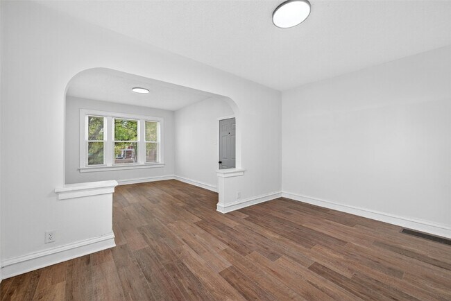 Building Photo - 5803 S Kings Highway Blvd