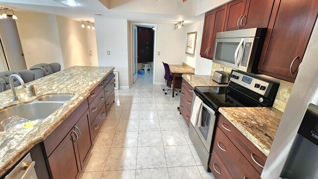 Building Photo - 2455 Lindell Blvd