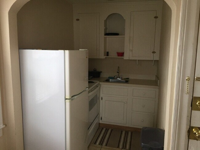 Building Photo - One Bedroom in Olde Town Portsmouth