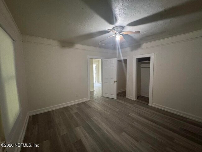 Building Photo - 5420 Leaming Ave