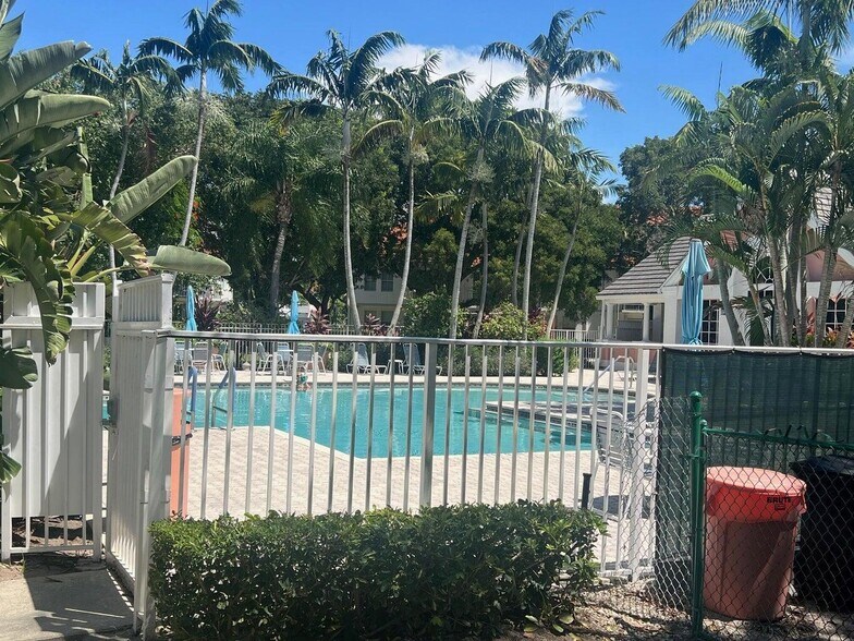 Building Photo - 1050 Crystal Way