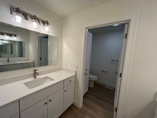 Building Photo - 5706-5708 Eternity Drive