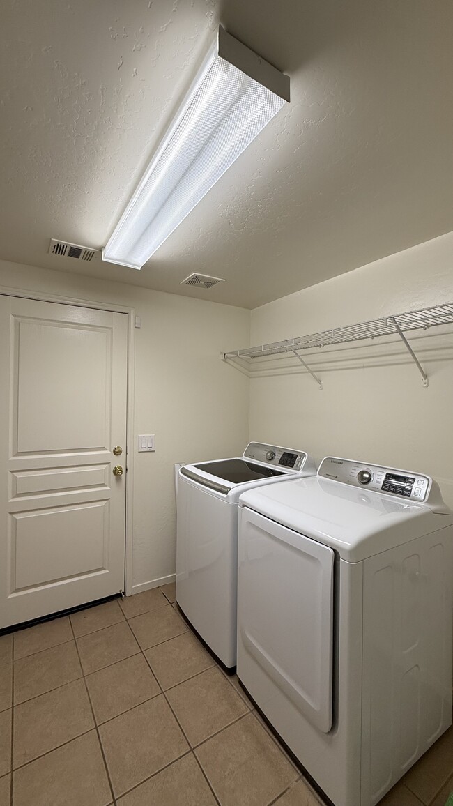 Building Photo - 142 W Reese Ave