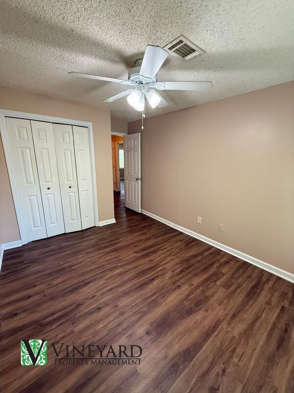 Building Photo - 5065 Sand Wedge Cir