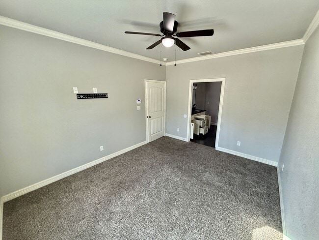 Building Photo - 3-bed, 2-bath built in 2022!